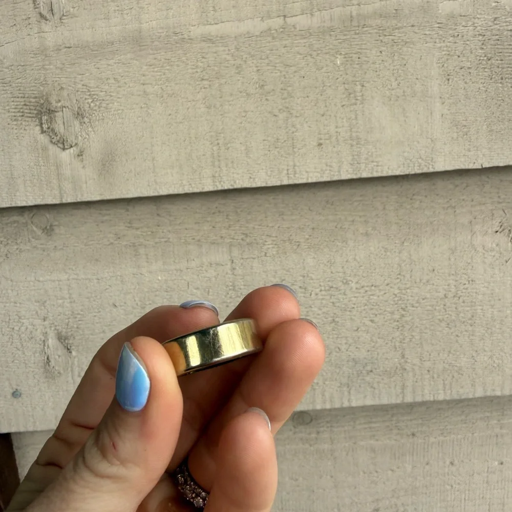Oura Gold Tone Smart Ring - Polished Metallic Finish